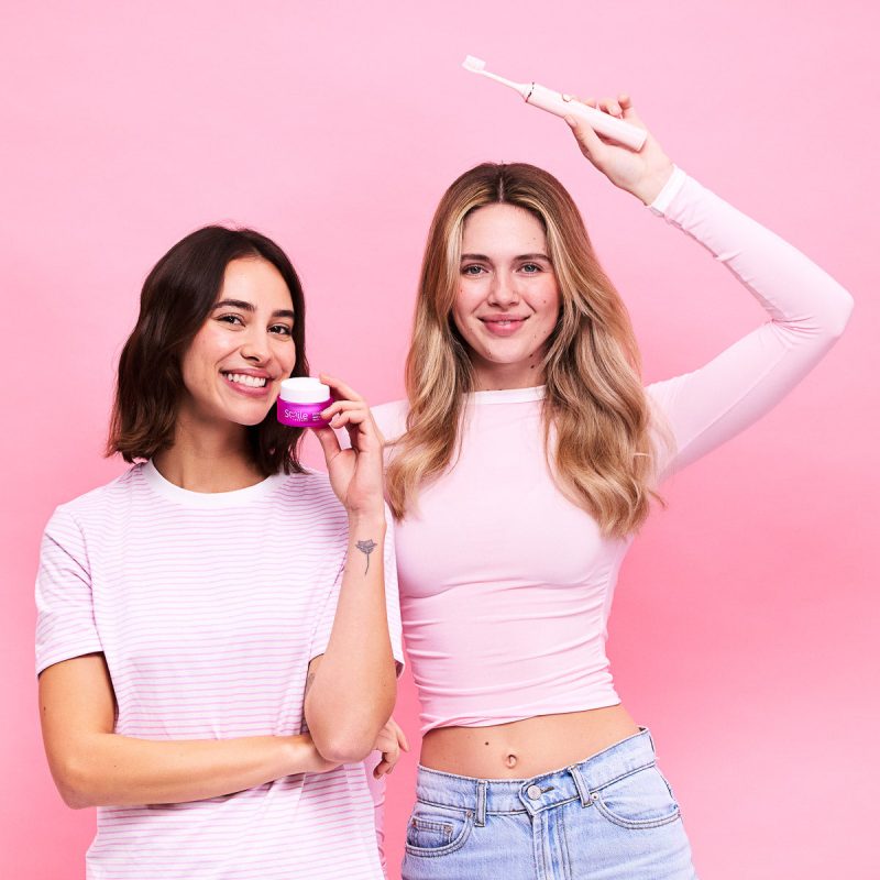 70 Toothbrush and powder bundle withmodels pink0084